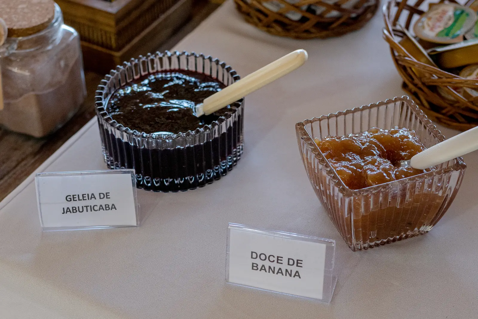 Geleia de jabuticaba e doce de banana de produção própria